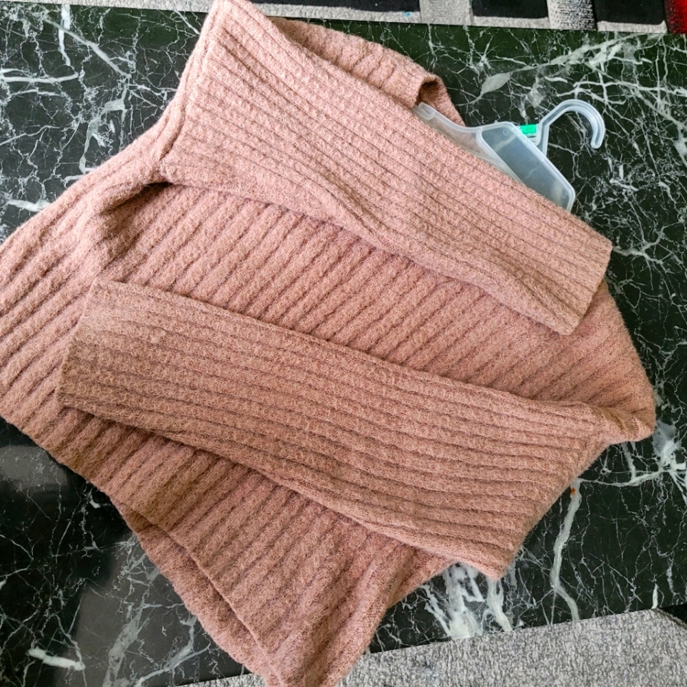 My comfy crop long sleeve fleecy shirt/sweater